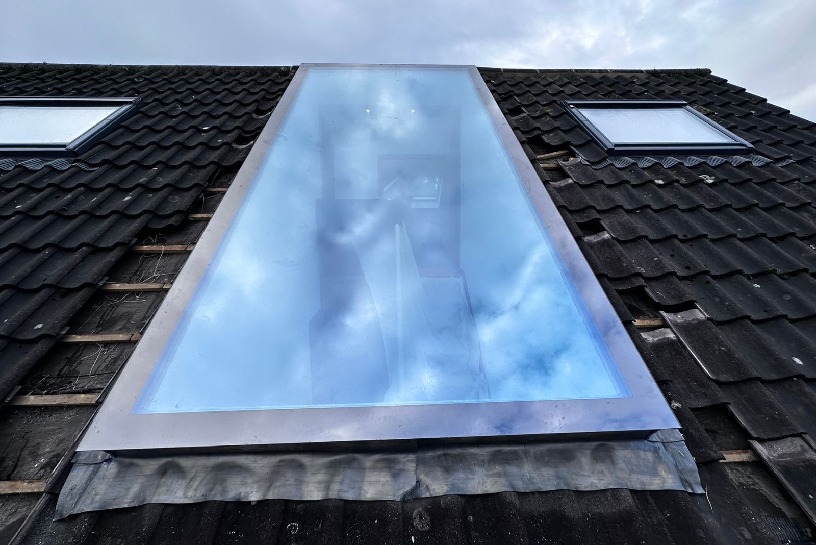 Dachfenster Schrägdach – rahmenlos – feststehend – 3-fach – 1000 × 3000 mm – Detailansicht