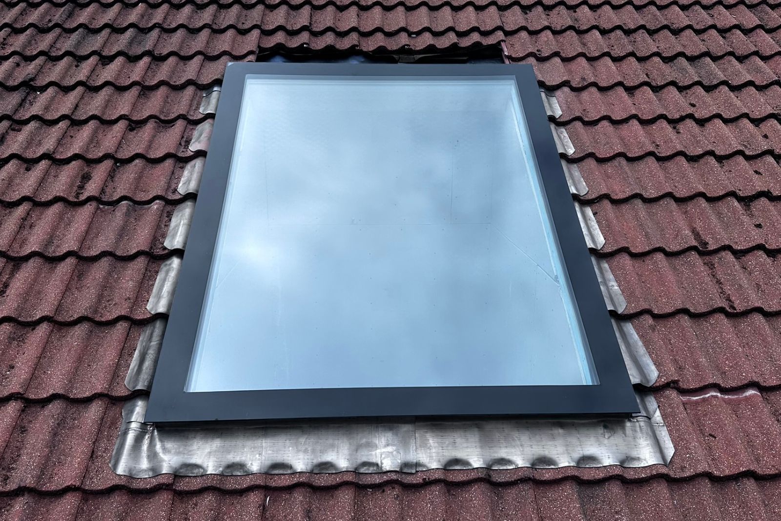 Dachfenster Schrägdach – rahmenlos – feststehend – 3-fach – 1000 × 3000 mm – Detailansicht