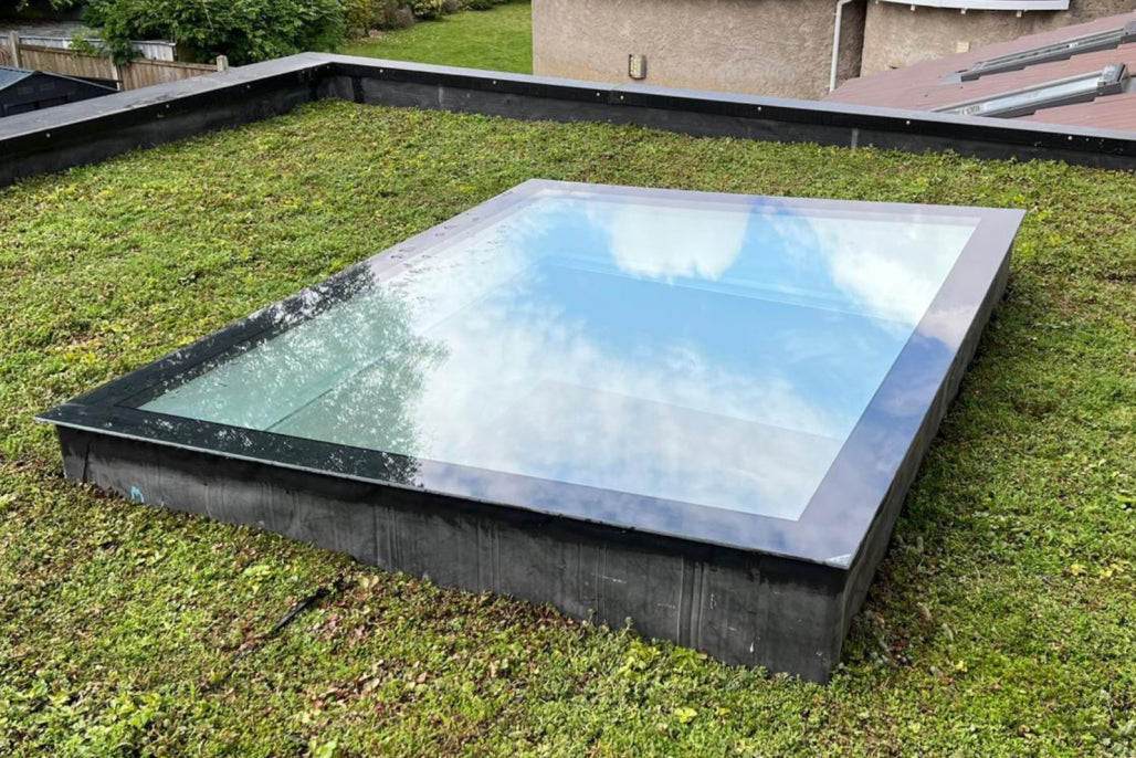 Dachfenster Flachdach – rahmenlos – feststehend – 3-fach – 1000 × 3000 mm – Detailansicht